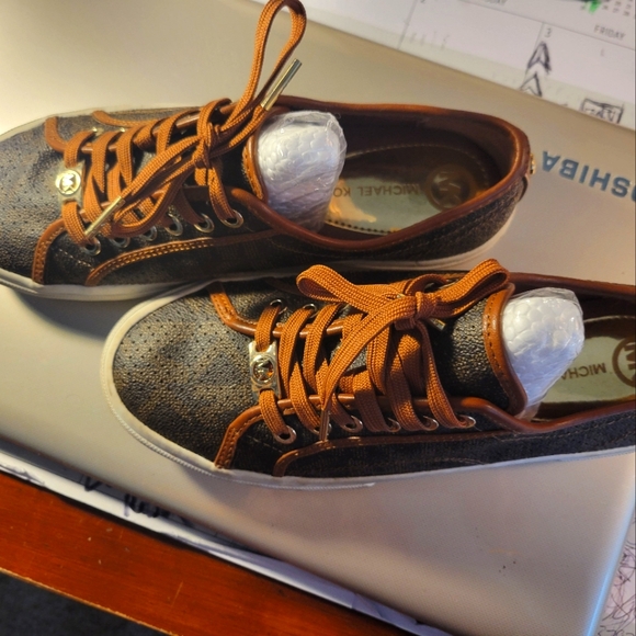 Womans MK sneakers. NWOT - Picture 2 of 4